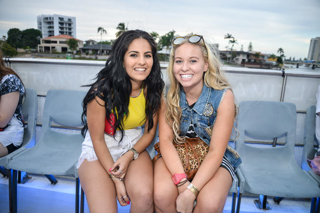 2 girls enjoying the NYE boat party