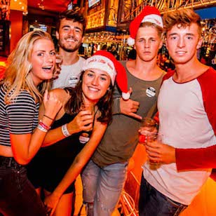 girls and guys on down under party tour for Christmas party on the gold coast