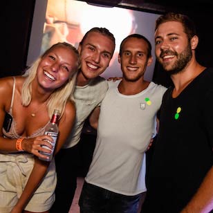 Girl and 3 guys on Down Under party tour at the Surfers Paradise beer garden on a Friday night