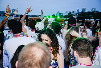 Schoolies on the Gold Coast haveing fun on the party cruise