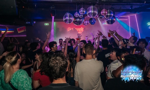 lads drinking at gold coast nightclub on Down Under pub crawl